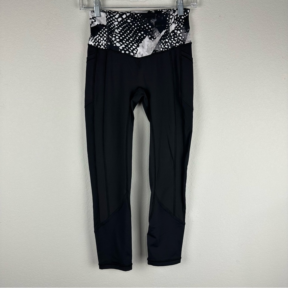 Lululemon Black White Static Mist Cropped Athletic Athleisure Leggings Size 4